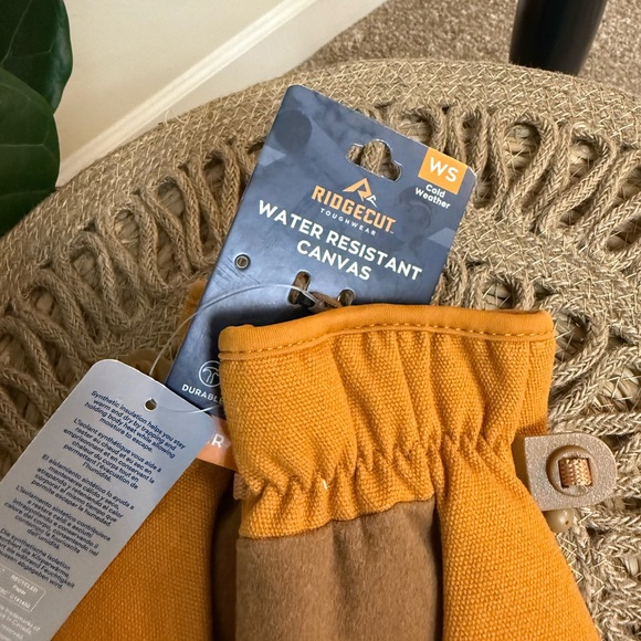 Ridgecut Orange and Green Quilted insulated Gloves NWT Women’s Small - Picture 5 of 7